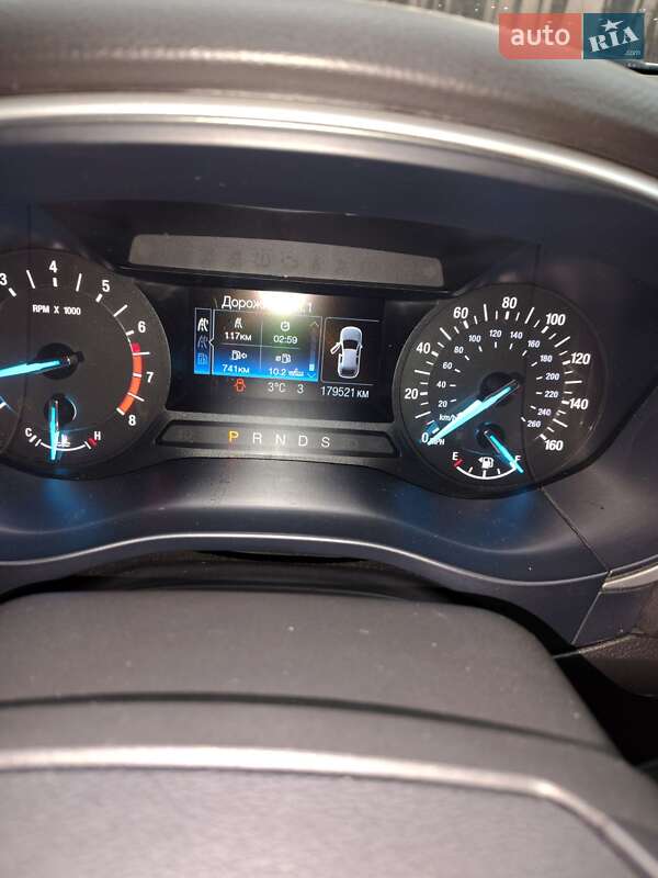 Седан Ford Fusion 2013 в Краснограді