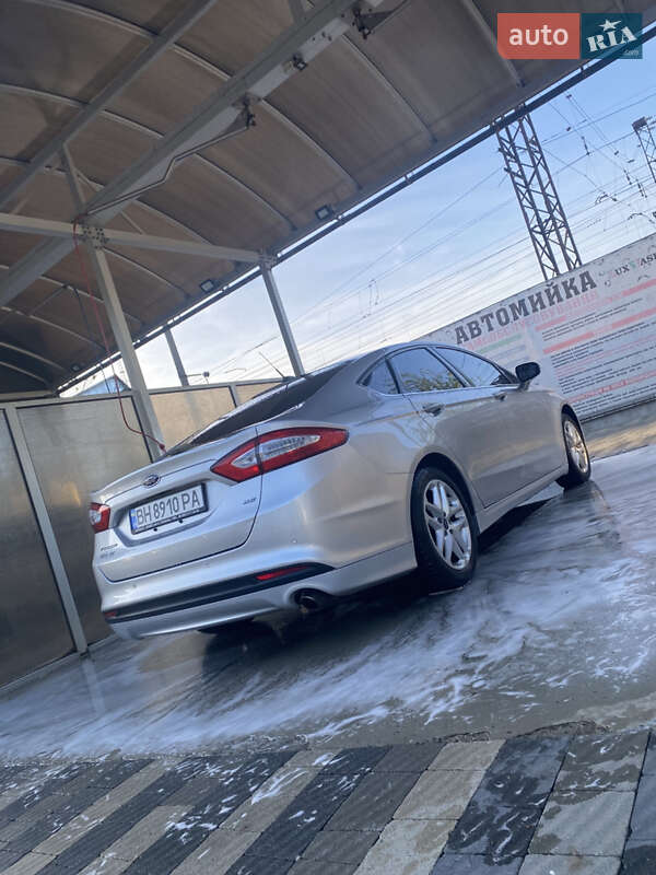 Седан Ford Fusion 2014 в Сваляве