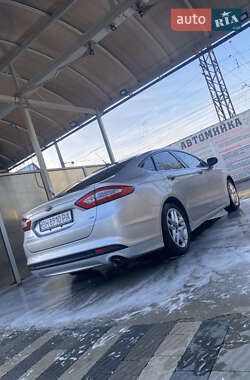 Седан Ford Fusion 2014 в Сваляві