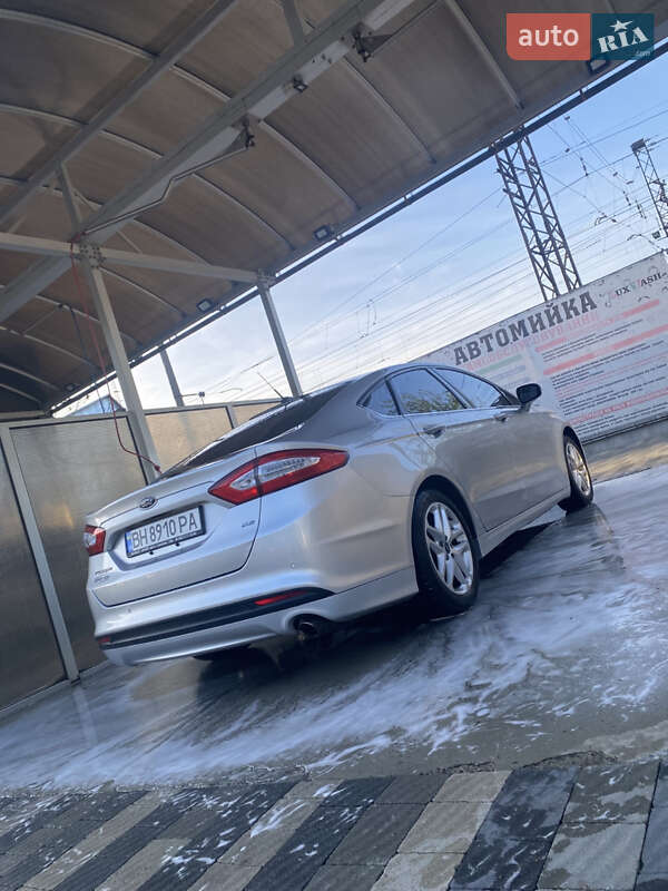 Седан Ford Fusion 2014 в Сваляве