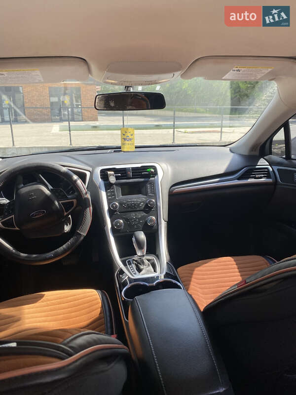 Седан Ford Fusion 2014 в Сваляве
