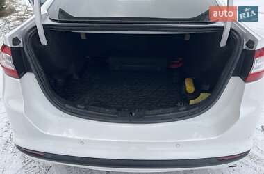 Седан Ford Fusion 2012 в 