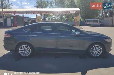 Седан Ford Fusion 2015 в 