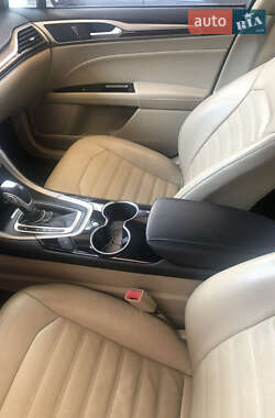 Седан Ford Fusion 2014 в 