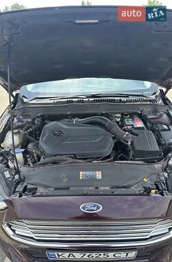 Седан Ford Fusion 2013 в 