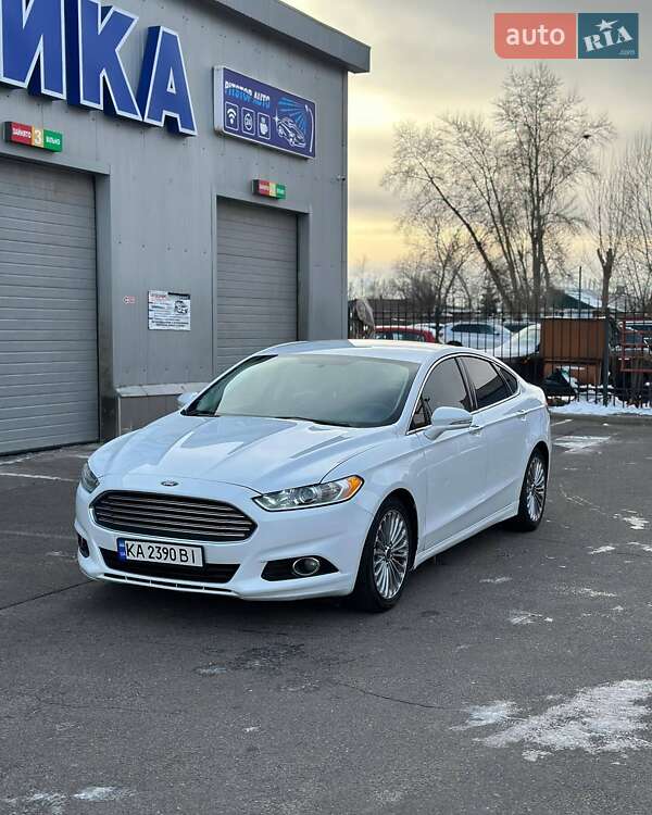 Седан Ford Fusion 2015 в Львові