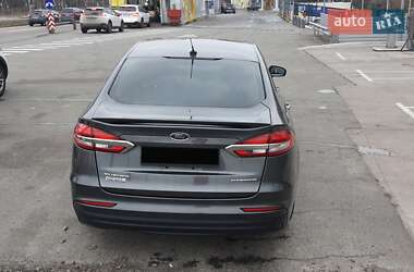 Седан Ford Fusion 2018 в 