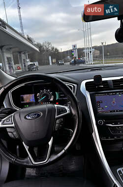 Седан Ford Fusion 2012 в 