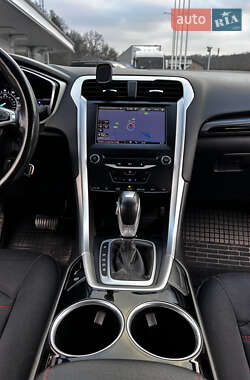 Седан Ford Fusion 2012 в 