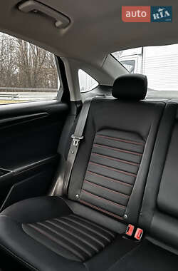 Седан Ford Fusion 2012 в 