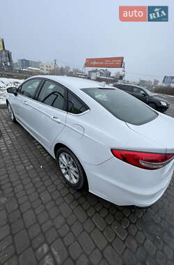 Седан Ford Fusion 2019 в 