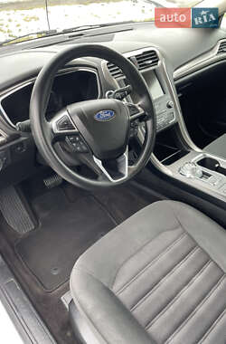 Седан Ford Fusion 2019 в 