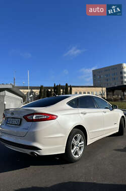 Седан Ford Fusion 2015 в 