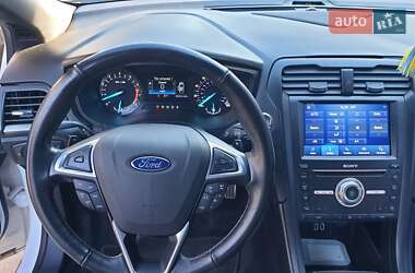 Седан Ford Fusion 2016 в 