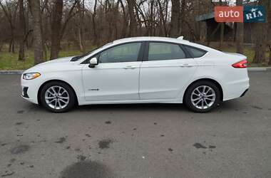 Седан Ford Fusion 2018 в 
