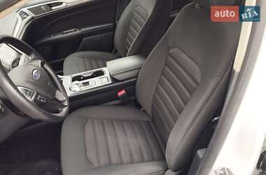 Седан Ford Fusion 2018 в 