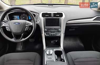 Седан Ford Fusion 2018 в 