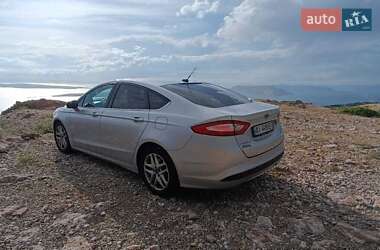 Седан Ford Fusion 2013 в 