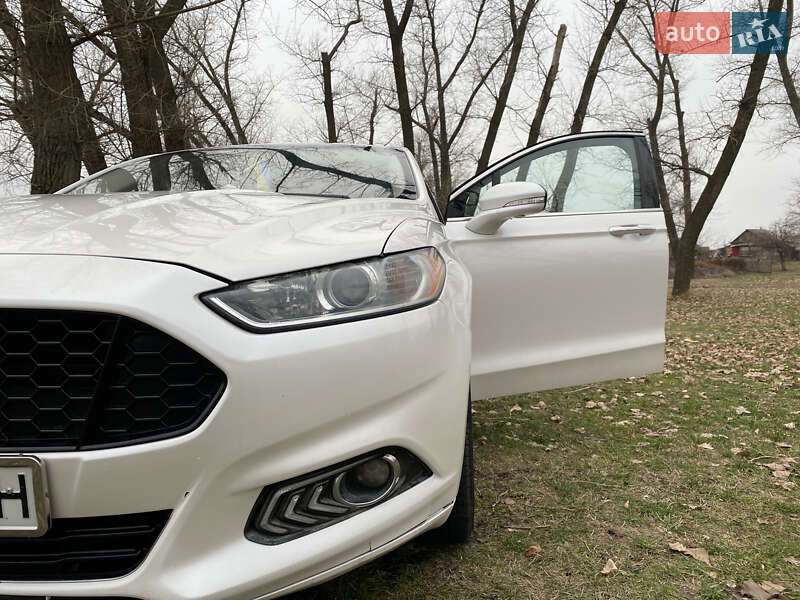 Седан Ford Fusion 2015 в Кобеляках