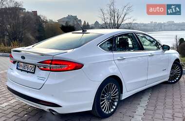 Седан Ford Fusion 2016 в 
