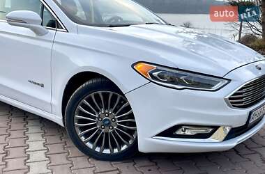 Седан Ford Fusion 2016 в 