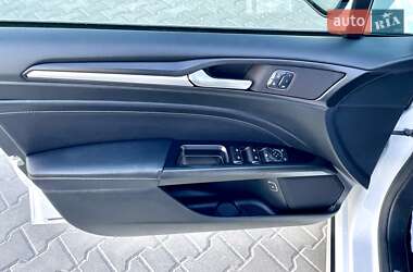 Седан Ford Fusion 2016 в 
