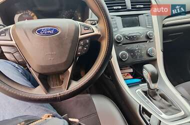 Седан Ford Fusion 2015 в 