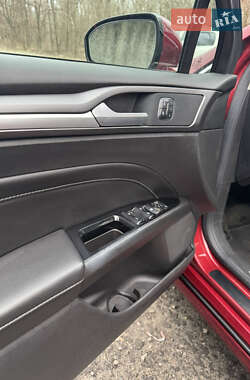 Седан Ford Fusion 2015 в 