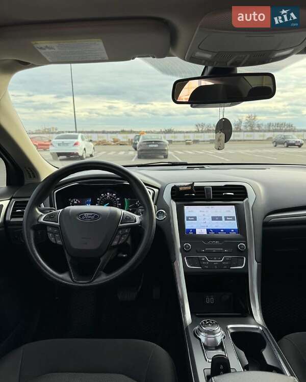 Седан Ford Fusion 2019 в Львові