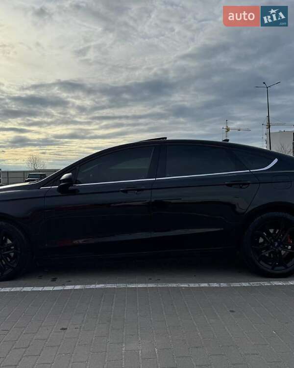Седан Ford Fusion 2019 в Львові