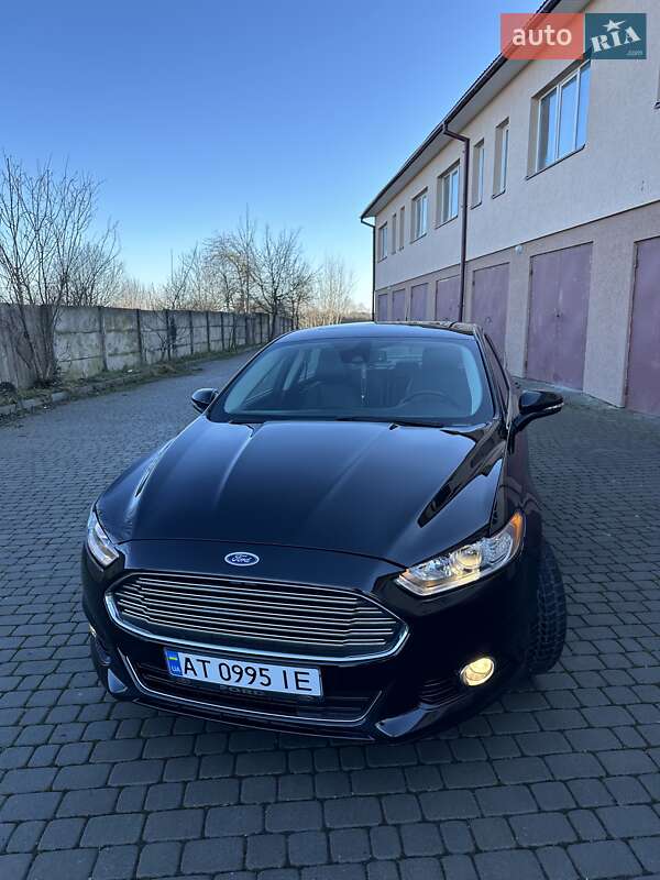 Седан Ford Fusion 2015 в 