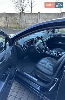 Седан Ford Fusion 2015 в 