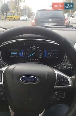 Седан Ford Fusion 2015 в 