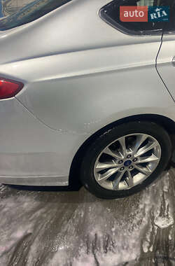 Седан Ford Fusion 2016 в 