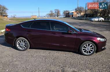 Седан Ford Fusion 2016 в 