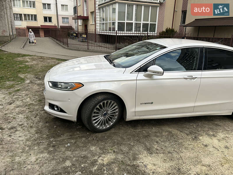 Седан Ford Fusion 2014 в Львове