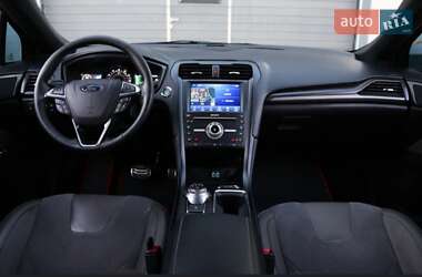 Седан Ford Fusion 2017 в 