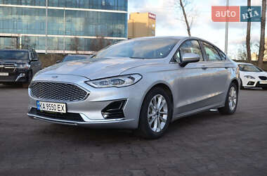 Седан Ford Fusion 2019 в Львове