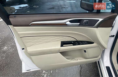 Седан Ford Fusion 2017 в 