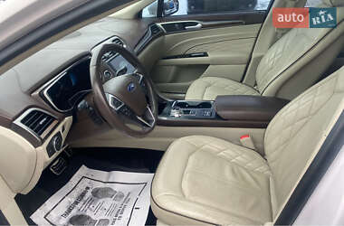 Седан Ford Fusion 2017 в 