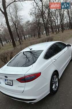 Седан Ford Fusion 2015 в 