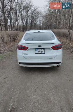 Седан Ford Fusion 2015 в 