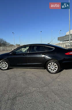 Седан Ford Fusion 2016 в 