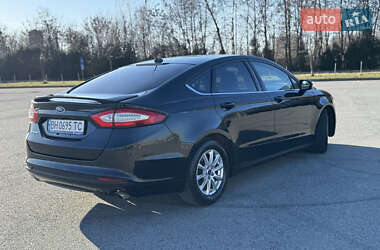 Седан Ford Fusion 2016 в 