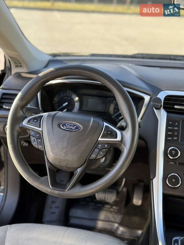 Седан Ford Fusion 2016 в Львові
