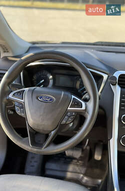 Седан Ford Fusion 2016 в 