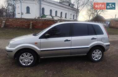 Хэтчбек Ford Fusion 2004 в 