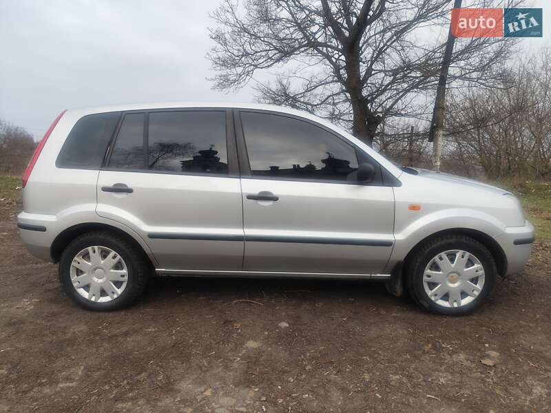Хэтчбек Ford Fusion 2004 в Ромнах
