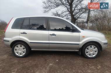 Хэтчбек Ford Fusion 2004 в 