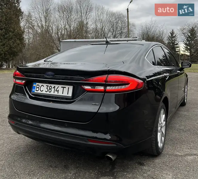 Седан Ford Fusion 2017 в 